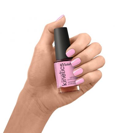 605 solargel hand 1 Esmalte de uñas Kinetics Solargel KNP 605 - Imagen 2
